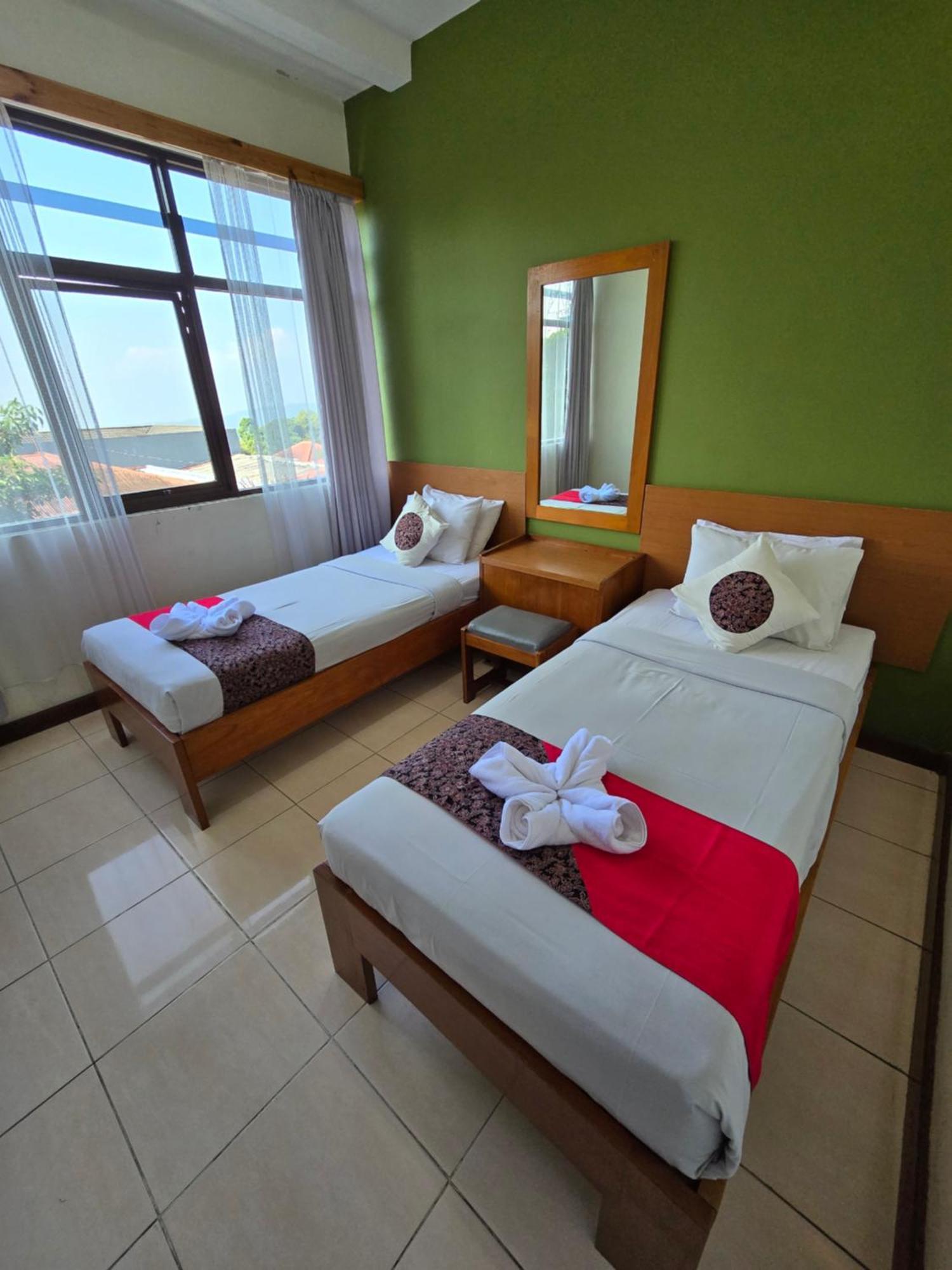 Kusma Hotel Bandungan Semarang Buitenkant foto